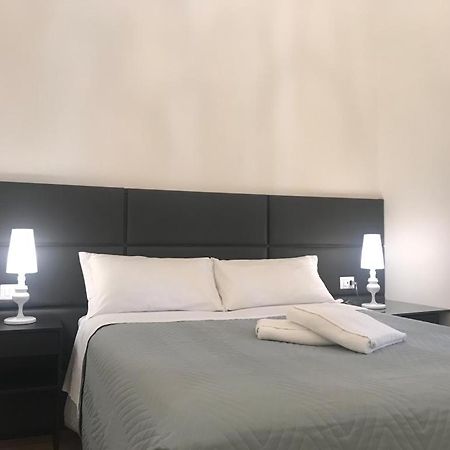Motta Palace Apartments & Rooms Motta SantʼAnastasia Екстериор снимка