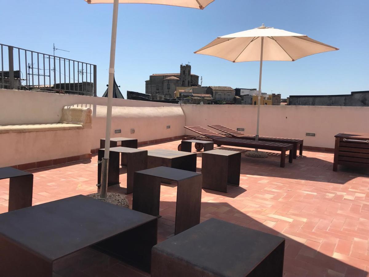Motta Palace Apartments & Rooms Motta SantʼAnastasia Екстериор снимка