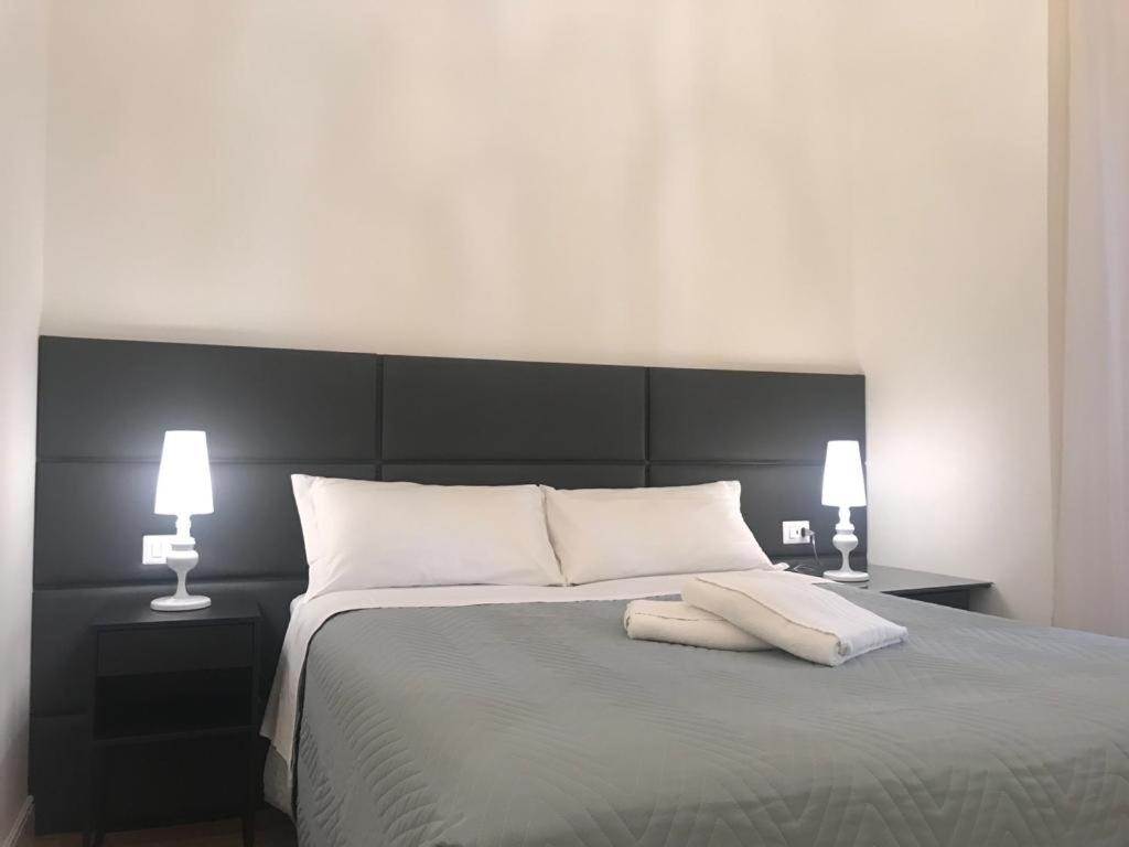 Motta Palace Apartments & Rooms Motta SantʼAnastasia Екстериор снимка